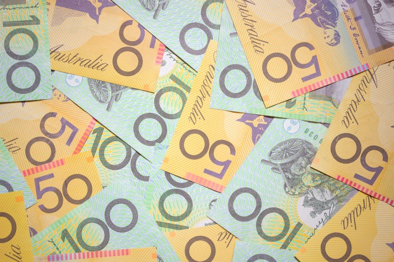 a pile of 50 and 100 australian dollars